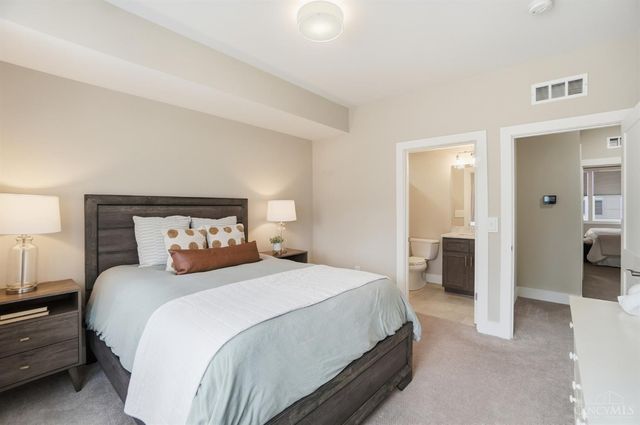 2711 Hyde Park Avenue, Cincinnati, OH 45209