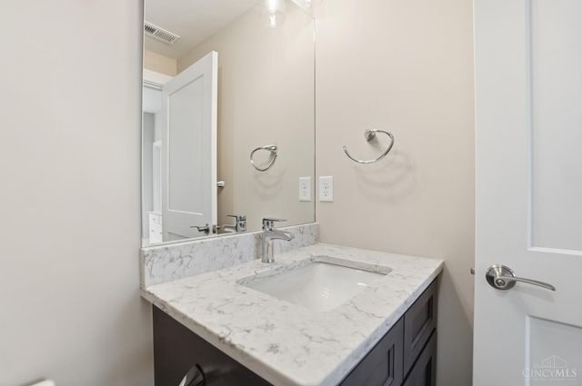 2711 Hyde Park Avenue, Cincinnati, OH 45209