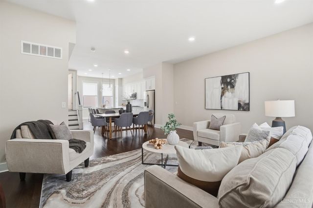 2711 Hyde Park Avenue, Cincinnati, OH 45209