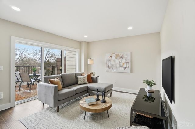 2711 Hyde Park Avenue, Cincinnati, OH 45209