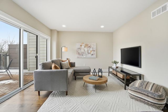 2711 Hyde Park Avenue, Cincinnati, OH 45209