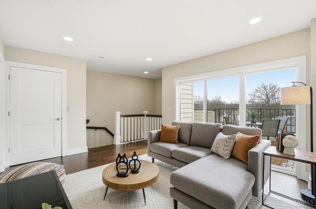 2711 Hyde Park Avenue, Cincinnati, OH 45209