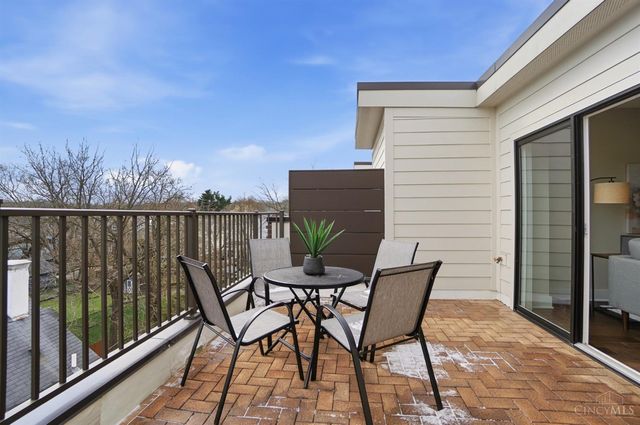 2711 Hyde Park Avenue, Cincinnati, OH 45209