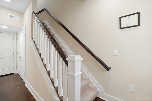 2711 Hyde Park Avenue, Cincinnati, OH 45209