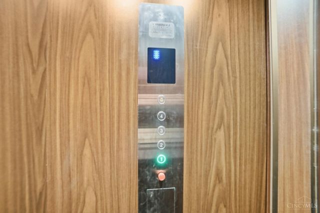 2711 Hyde Park Avenue, Cincinnati, OH 45209