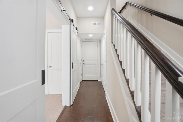 2711 Hyde Park Avenue, Cincinnati, OH 45209