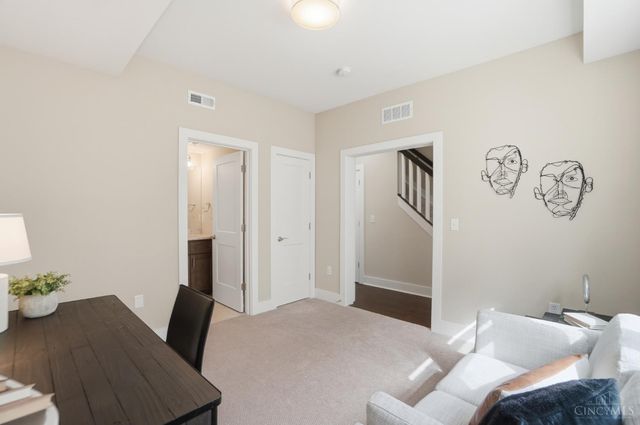 2711 Hyde Park Avenue, Cincinnati, OH 45209