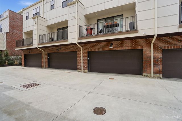 2711 Hyde Park Avenue, Cincinnati, OH 45209