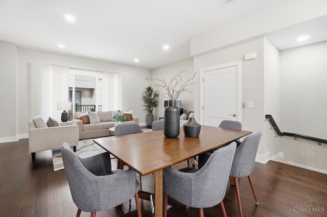 2711 Hyde Park Avenue, Cincinnati, OH 45209