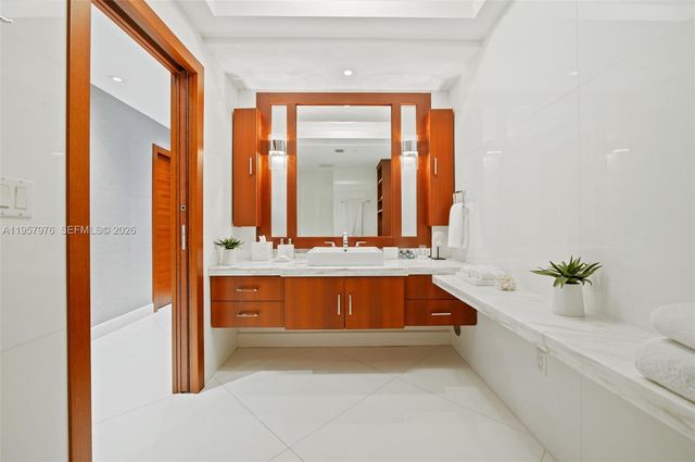 18201 Collins Ave 5201, Sunny Isles Beach, FL 33160