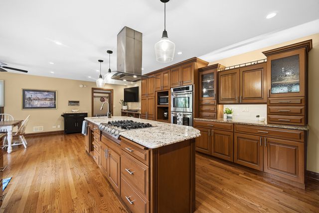 1024 Trillium Trail, West Chicago, IL 60185