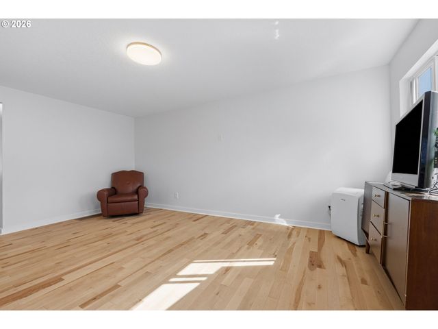 9714 N VAN HOUTEN Ave, Portland, OR 97203
