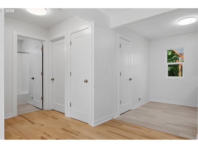 9714 N VAN HOUTEN Ave, Portland, OR 97203