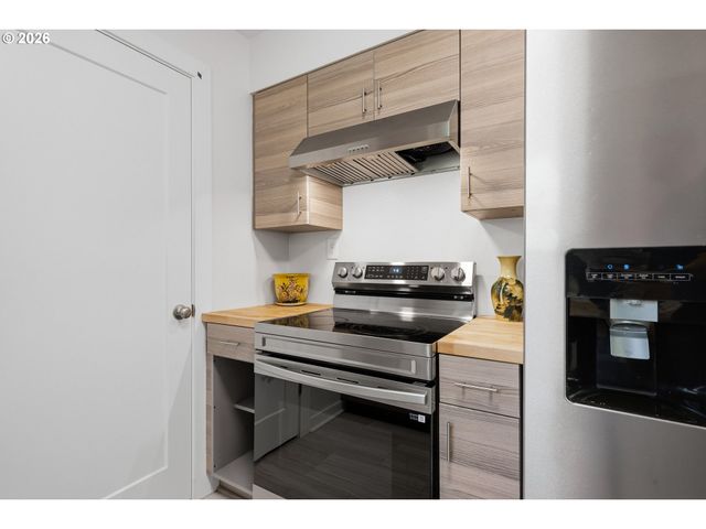 9714 N VAN HOUTEN Ave, Portland, OR 97203