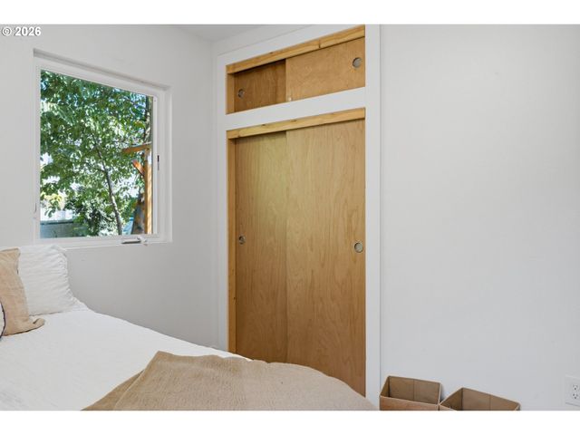 9714 N VAN HOUTEN Ave, Portland, OR 97203