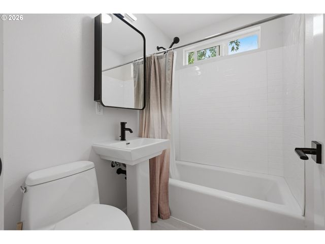 9714 N VAN HOUTEN Ave, Portland, OR 97203