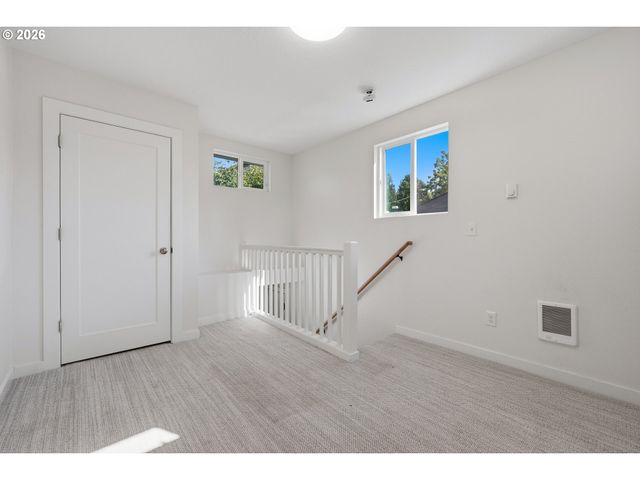 9714 N VAN HOUTEN Ave, Portland, OR 97203