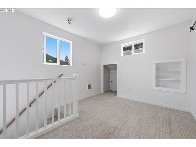 9714 N VAN HOUTEN Ave, Portland, OR 97203