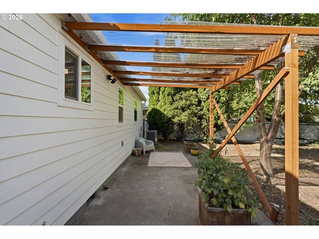 9714 N VAN HOUTEN Ave, Portland, OR 97203