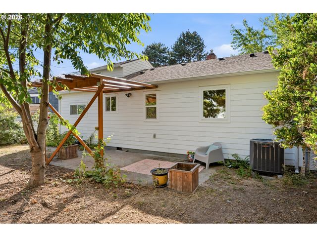 9714 N VAN HOUTEN Ave, Portland, OR 97203