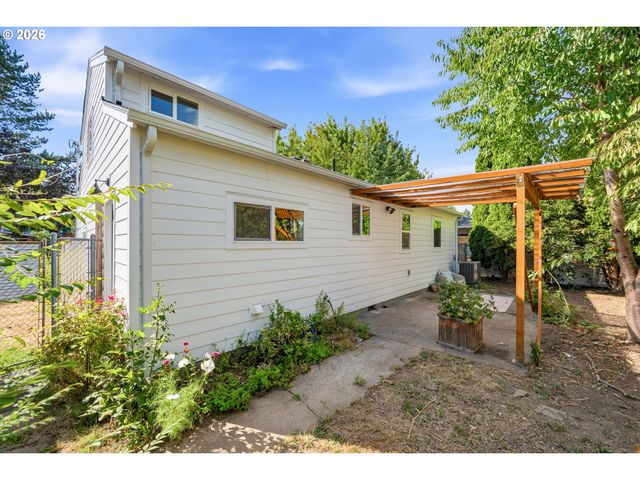 9714 N VAN HOUTEN Ave, Portland, OR 97203