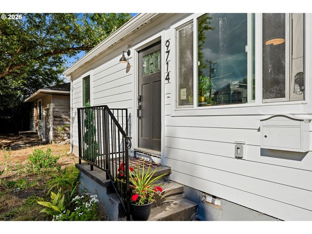 9714 N VAN HOUTEN Ave, Portland, OR 97203