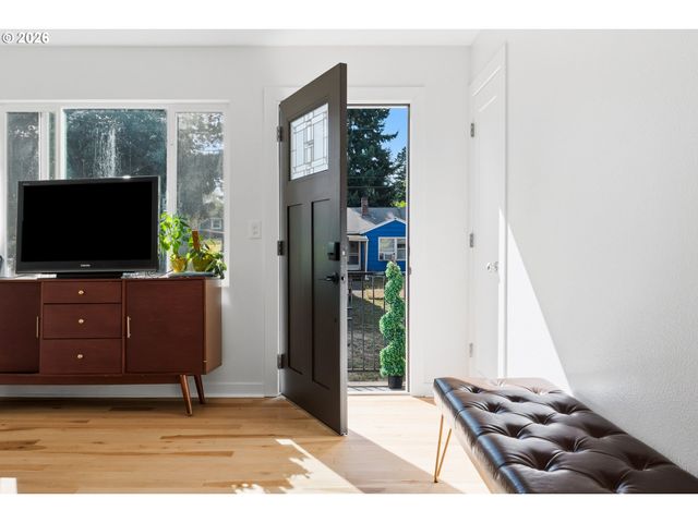 9714 N VAN HOUTEN Ave, Portland, OR 97203