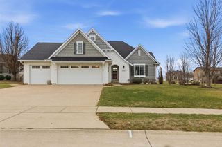 6478 Spring Creek Dr Drive, Bettendorf, IA 52722