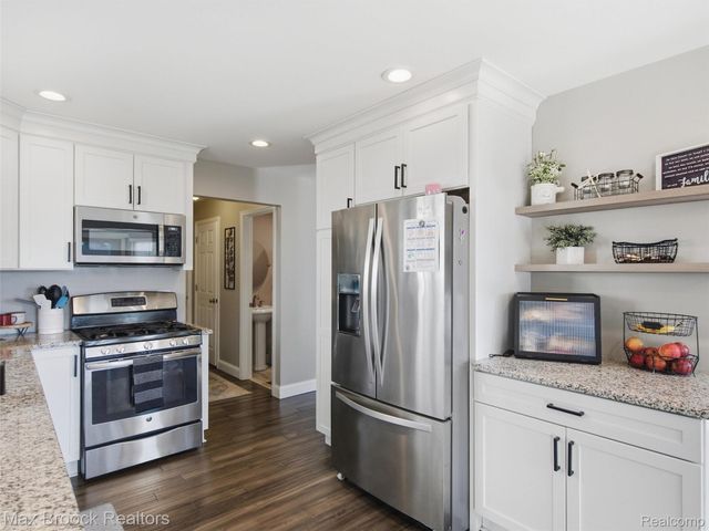 46149 Pat Street, Chesterfield Township, MI 48051