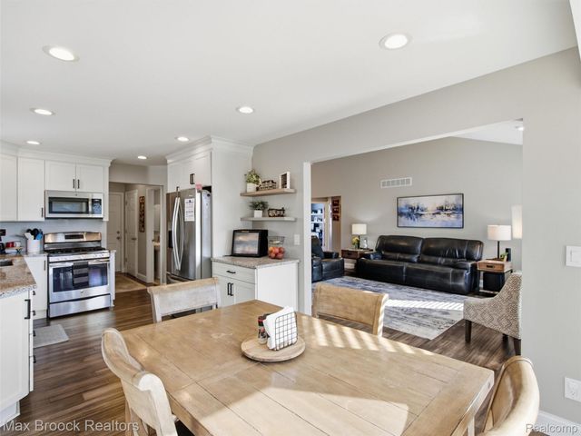 46149 Pat Street, Chesterfield Township, MI 48051