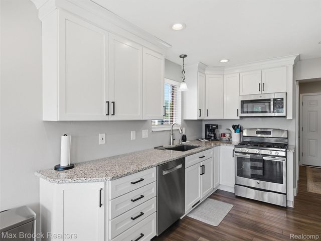 46149 Pat Street, Chesterfield Township, MI 48051