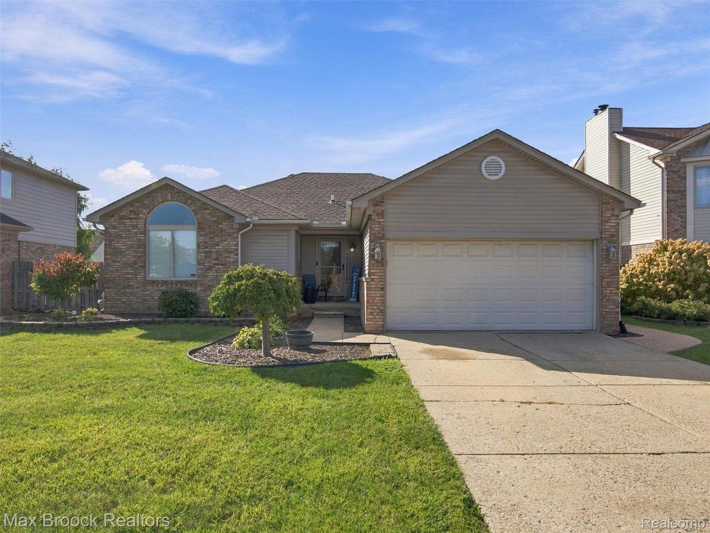 46149 Pat Street, Chesterfield Township, MI 48051