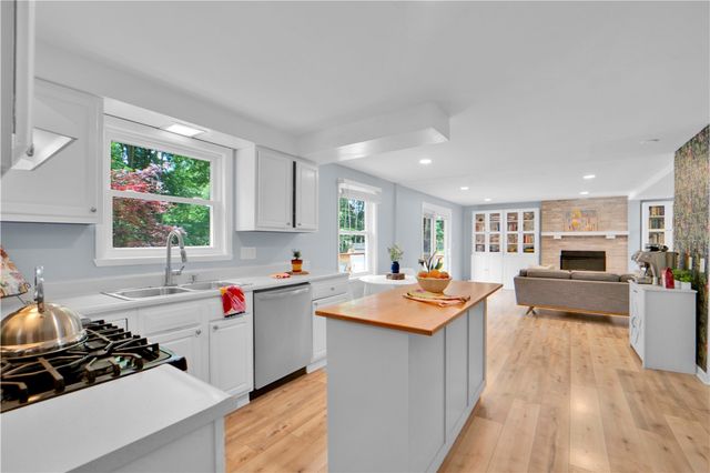 71 Brougham Drive, Penfield, NY 14526