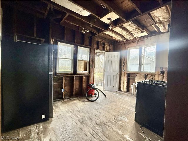 22 Brighton Drive, Akron, OH 44301