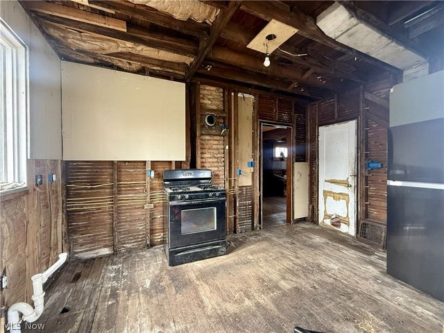 22 Brighton Drive, Akron, OH 44301