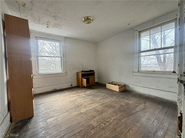 22 Brighton Drive, Akron, OH 44301