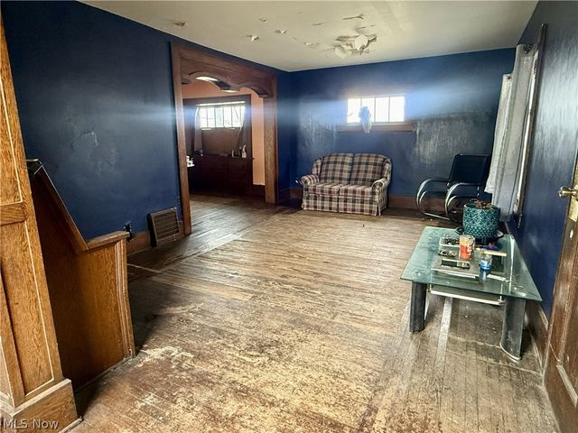 22 Brighton Drive, Akron, OH 44301