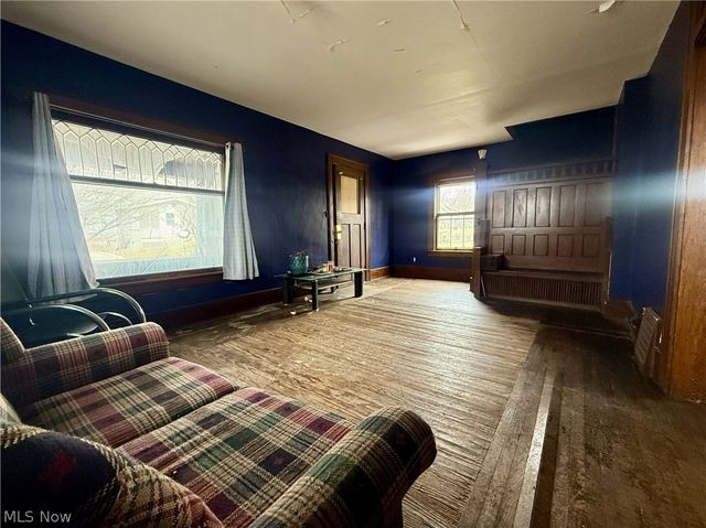 22 Brighton Drive, Akron, OH 44301