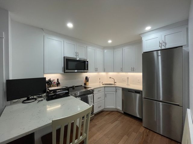 144 Commonwealth 9, Boston, MA 02116