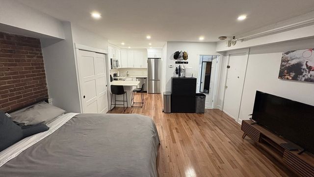 144 Commonwealth 9, Boston, MA 02116
