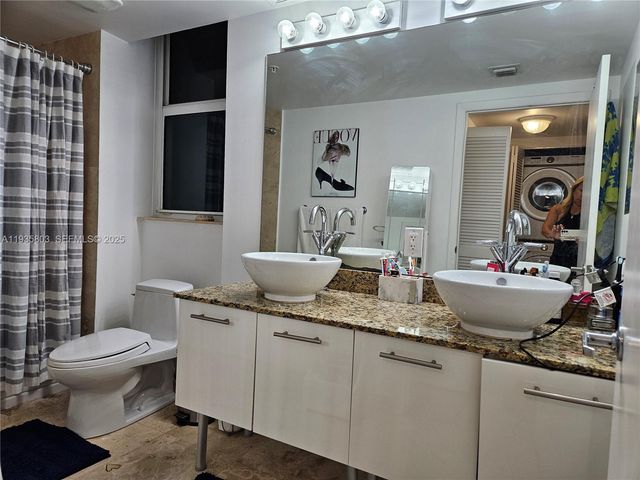 41 SE 5th St 1517, Miami, FL 33131