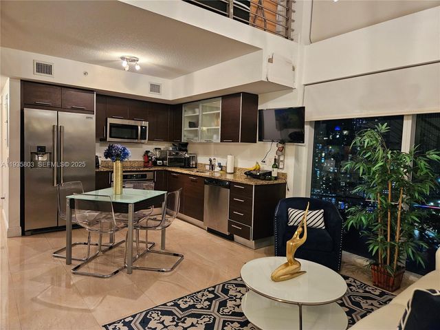 41 SE 5th St 1517, Miami, FL 33131