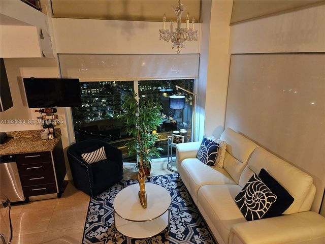 41 SE 5th St 1517, Miami, FL 33131