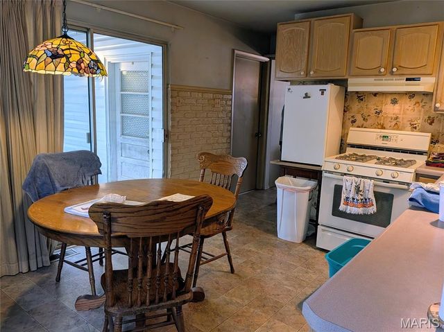 2590 Hackney Drive, Florissant, MO 63033