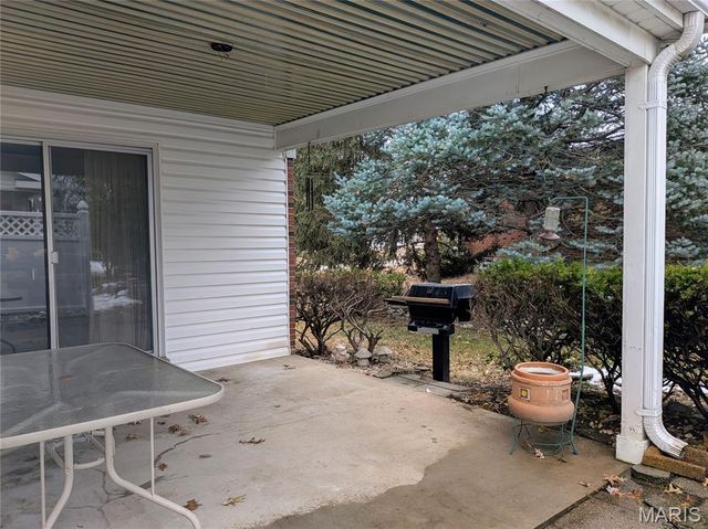 2590 Hackney Drive, Florissant, MO 63033