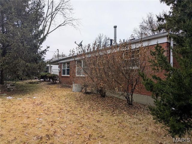 2590 Hackney Drive, Florissant, MO 63033