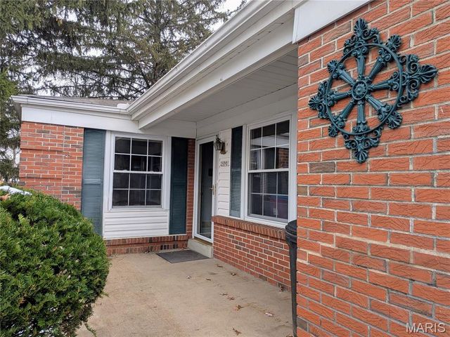 2590 Hackney Drive, Florissant, MO 63033