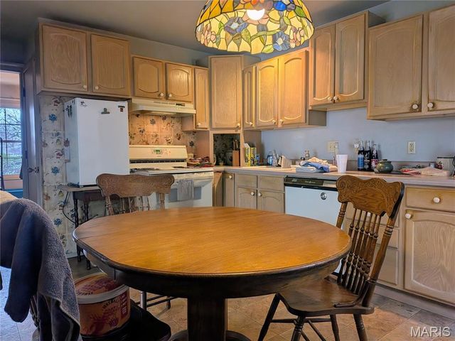 2590 Hackney Drive, Florissant, MO 63033