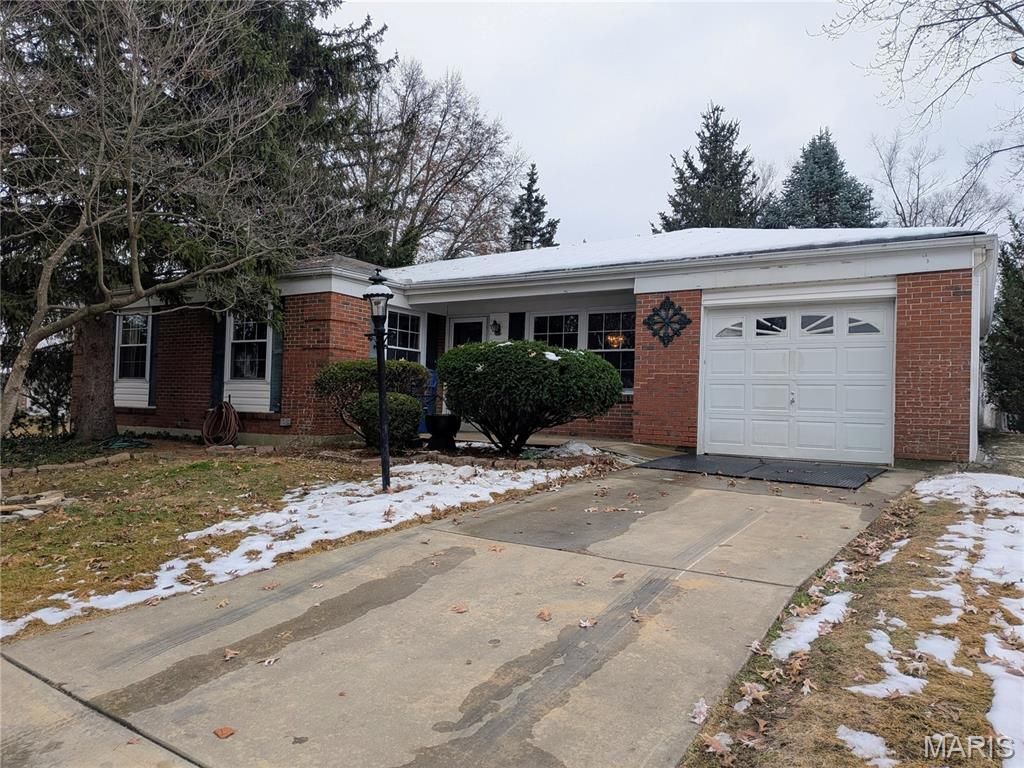 2590 Hackney Drive, Florissant, MO 63033