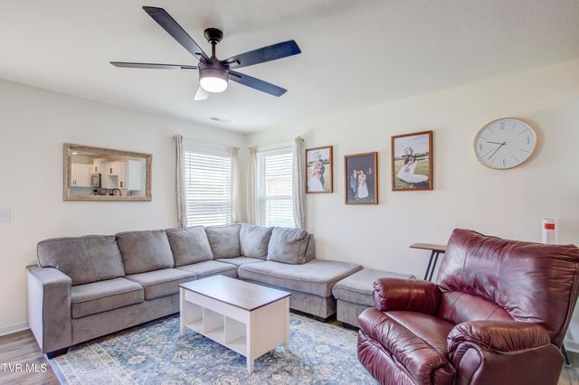 389 Arrowhead Drive, Johnson City, TN 37601